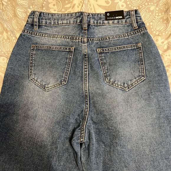 🆕 Fashion Nova Mom jeans 🆕🆕 - Picture 5 of 6
